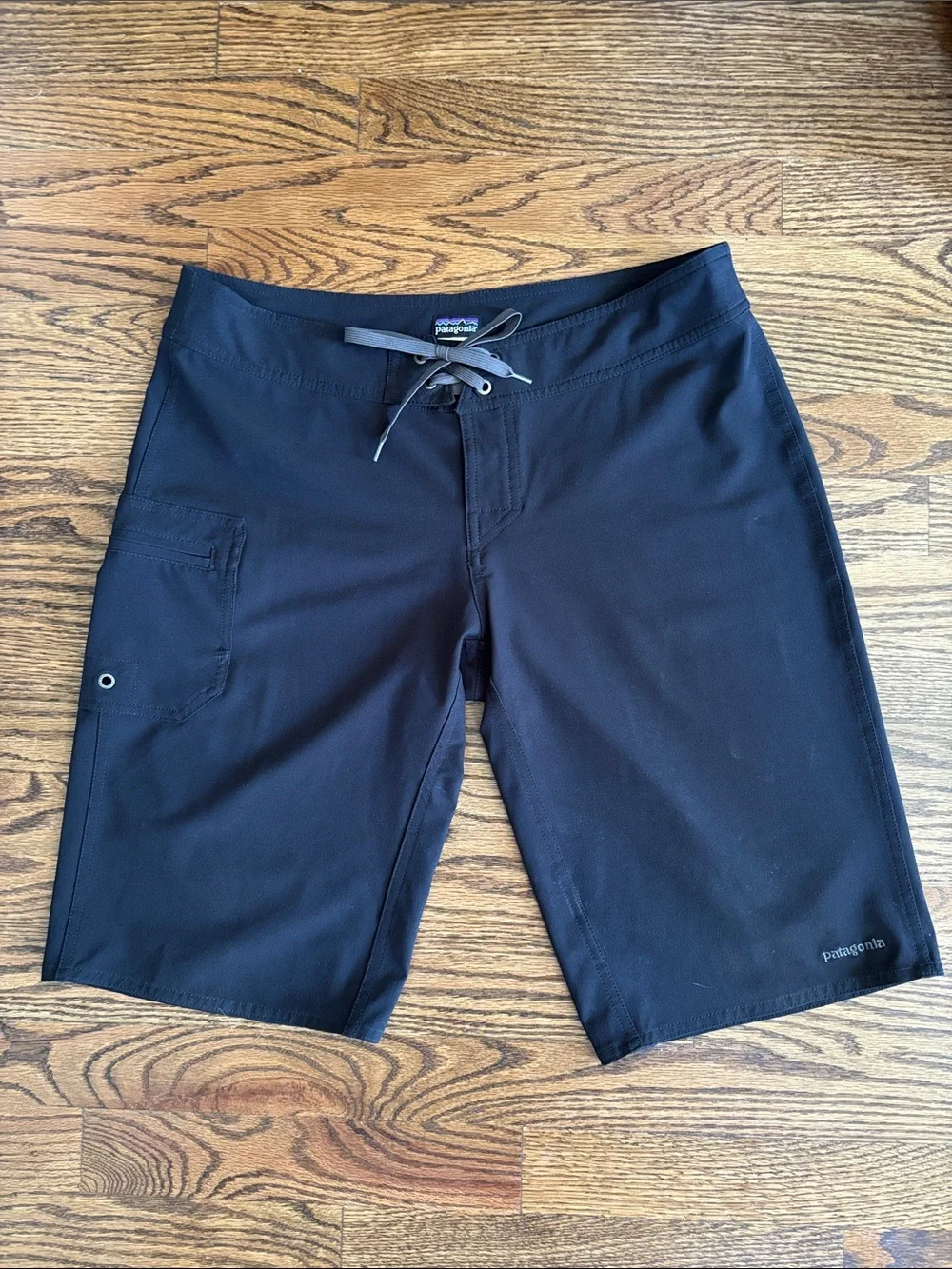 Patagonia Women’s Lightweight Black Long Athletic Shorts Size 8